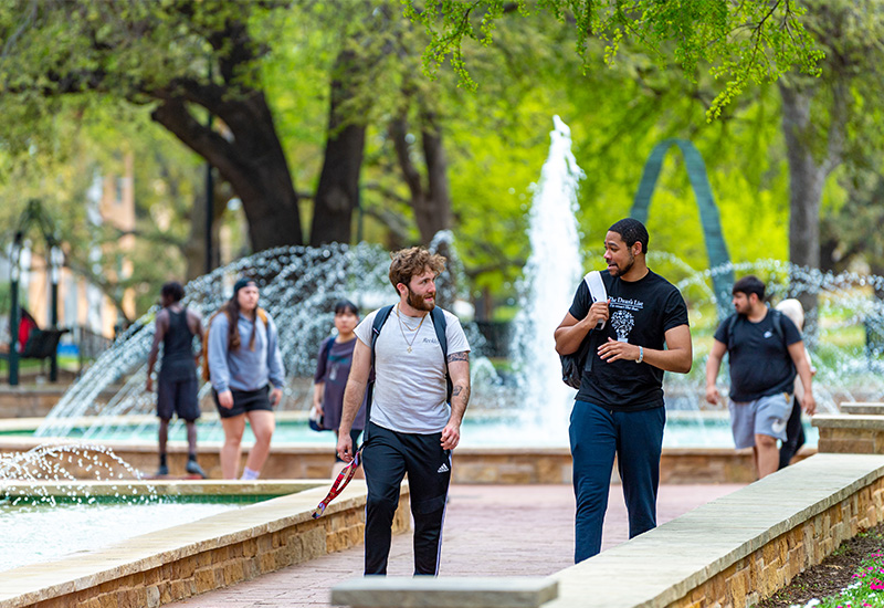 Students walking at UNT.