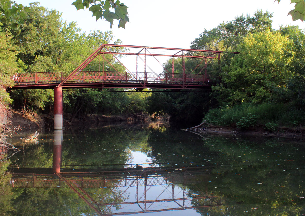 the red bridge and the lake beneath