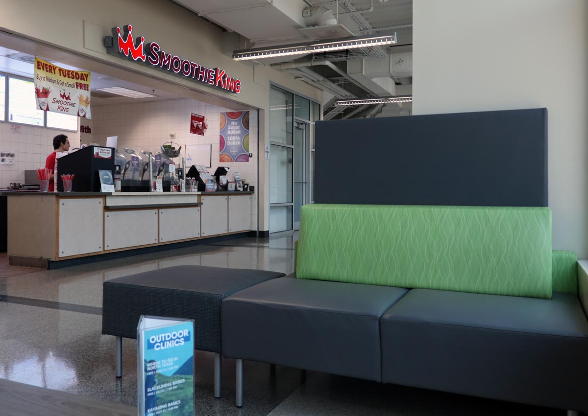 Smoothie King and seating area