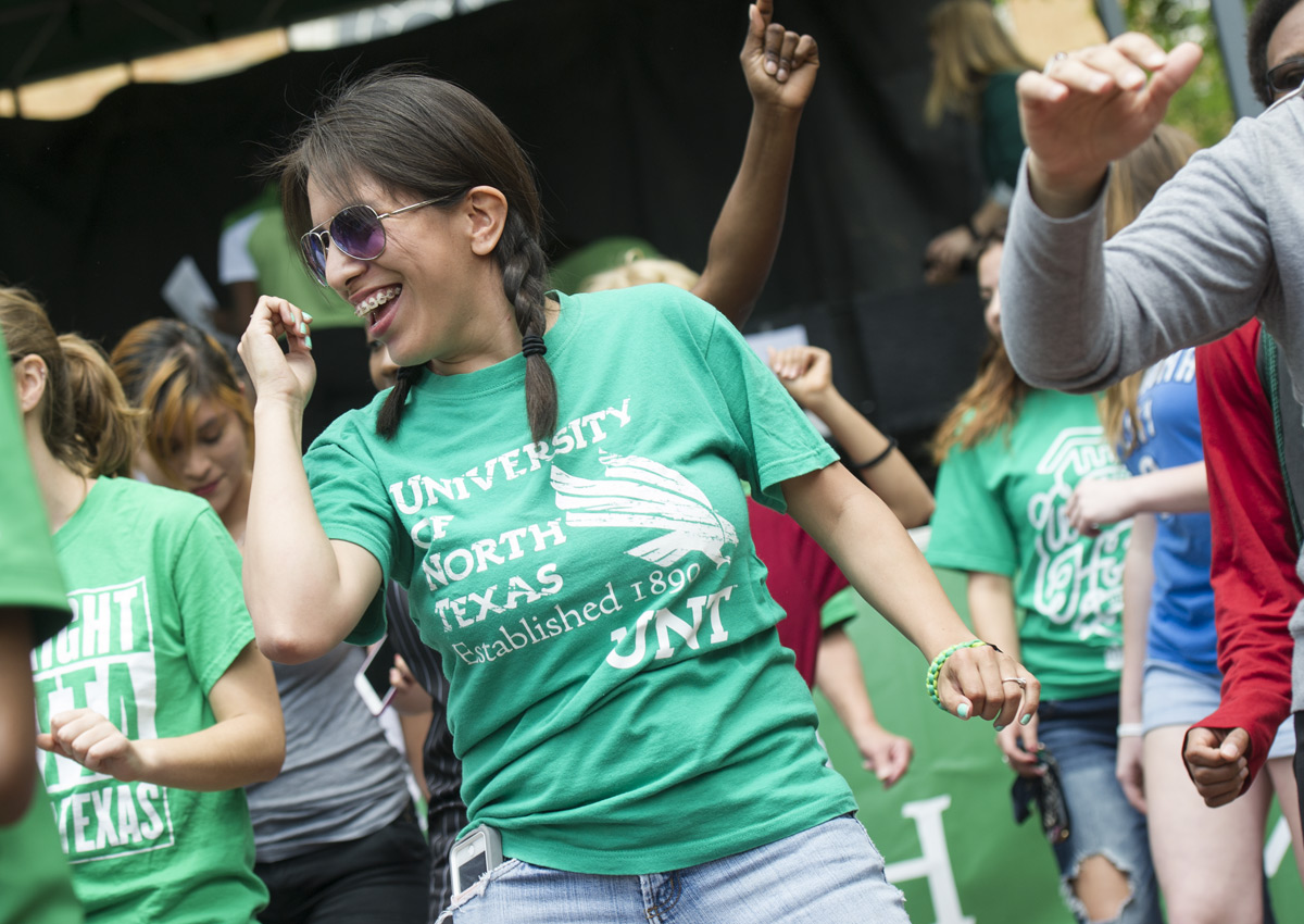 Students wearing UNT t-shirts 